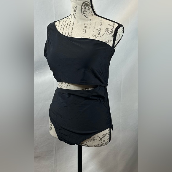 💜Younique Black One-Piece Swimsuit - Picture 10 of 12